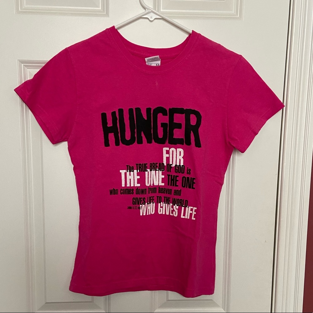 ✨5/$15✨ T-shirt